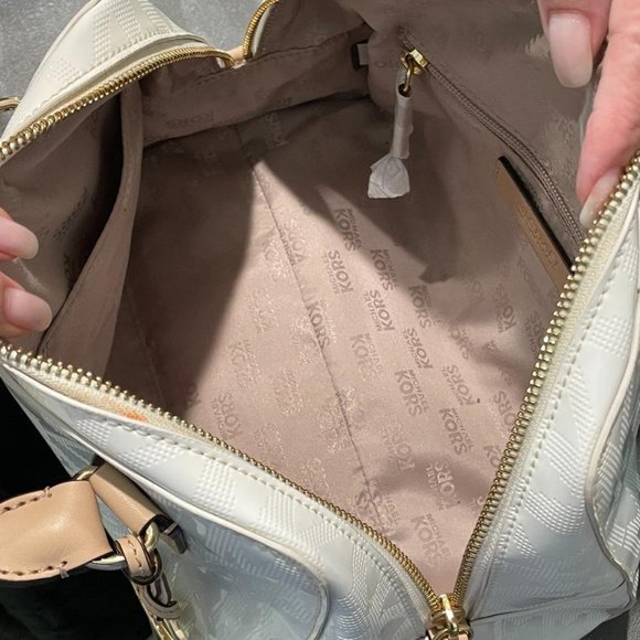 Michael Kors signature satchel. Like new with out tags. Reduced!! White patent - Picture 3 of 3